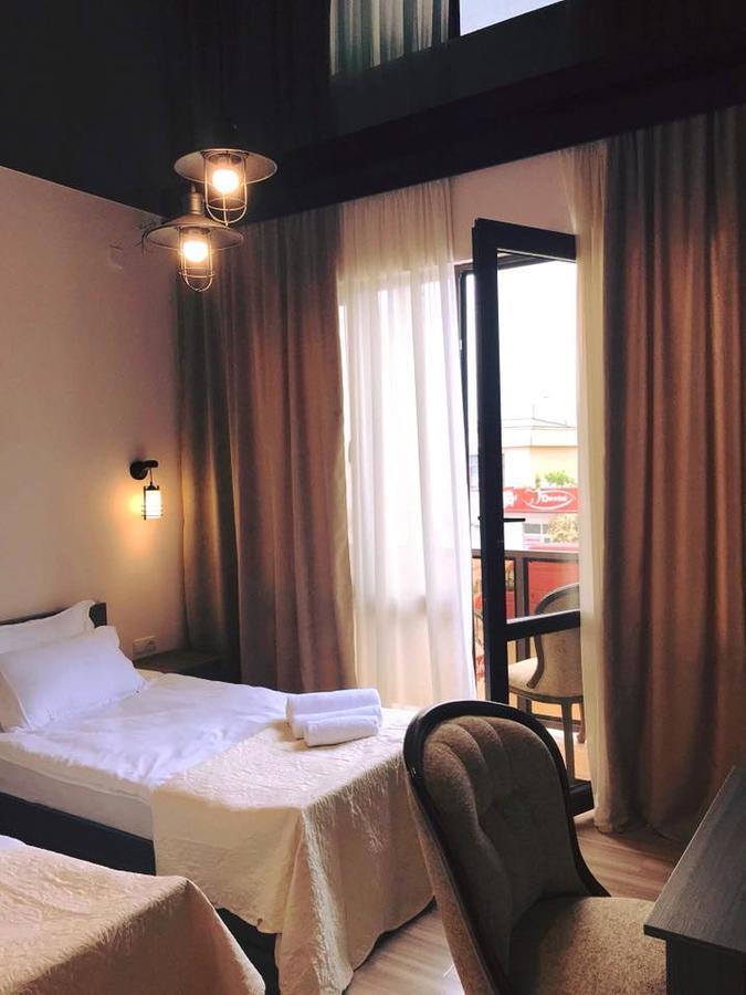 Lazika Hotel Zugdidi Bagian luar foto